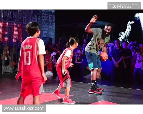 足球球星场外穿搭揭秘：潮流与个性并存的时尚风向标